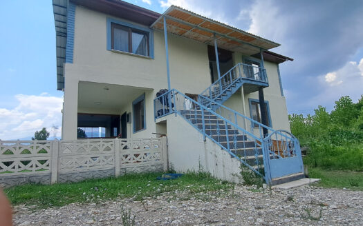 Karapürçek’te 945 M2 Arsa İçinde Satılık 2 Katlı Müstakil Ev