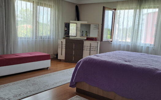 Karapürçek’te 945 M2 Arsa İçinde Satılık 2 Katlı Müstakil Ev