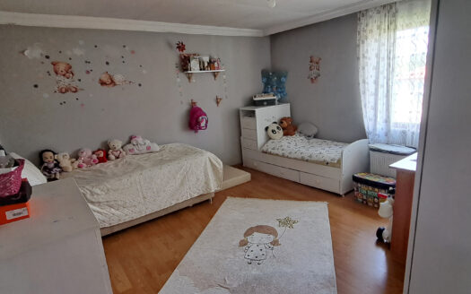 Karapürçek’te 945 M2 Arsa İçinde Satılık 2 Katlı Müstakil Ev
