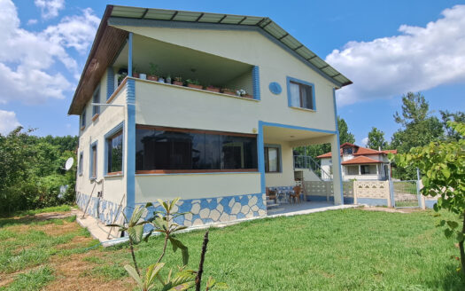 Karapürçek’te 945 M2 Arsa İçinde Satılık 2 Katlı Müstakil Ev