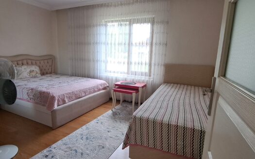 Karapürçek’te 945 M2 Arsa İçinde Satılık 2 Katlı Müstakil Ev
