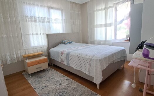 Karapürçek’te 945 M2 Arsa İçinde Satılık 2 Katlı Müstakil Ev