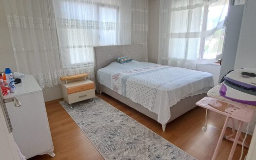 Karapürçek’te 945 M2 Arsa İçinde Satılık 2 Katlı Müstakil Ev