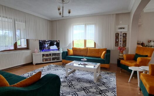 Karapürçek’te 945 M2 Arsa İçinde Satılık 2 Katlı Müstakil Ev