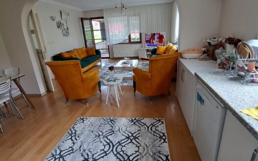 Karapürçek’te 945 M2 Arsa İçinde Satılık 2 Katlı Müstakil Ev