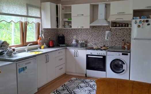 Karapürçek’te 945 M2 Arsa İçinde Satılık 2 Katlı Müstakil Ev
