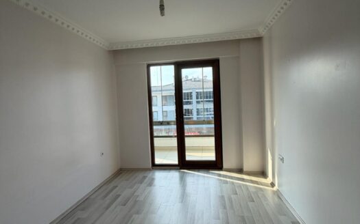 Sakarya / Serdivan Yazlık Mahallesinde Satılık Geniş 3+1 Daire