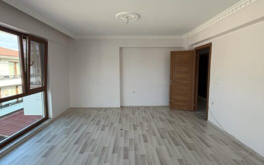 Sakarya / Serdivan Yazlık Mahallesinde Satılık Geniş 3+1 Daire