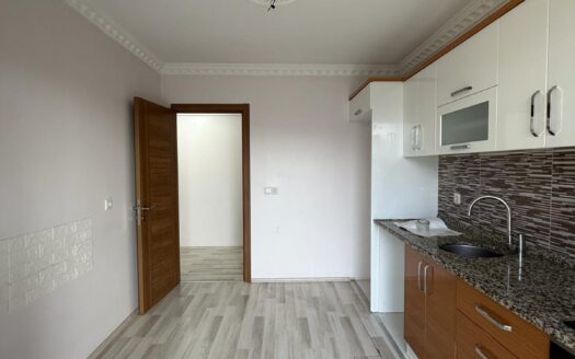 Sakarya / Serdivan Yazlık Mahallesinde Satılık Geniş 3+1 Daire