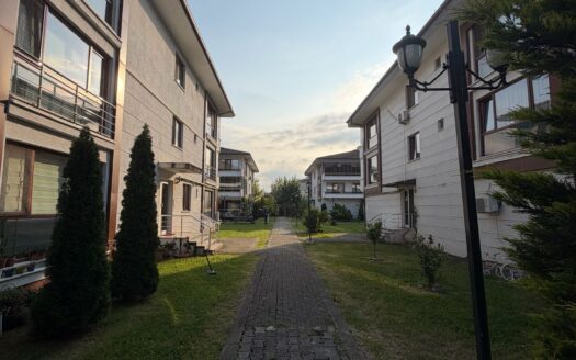 Sakarya / Serdivan Yazlık Mahallesinde Satılık Geniş 3+1 Daire
