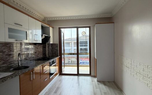 Sakarya / Serdivan Yazlık Mahallesinde Satılık Geniş 3+1 Daire