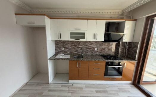 Sakarya / Serdivan Yazlık Mahallesinde Satılık Geniş 3+1 Daire