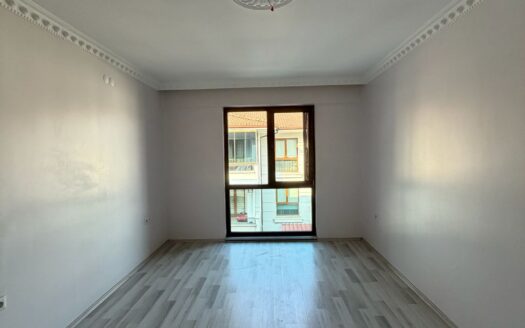 Sakarya / Serdivan Yazlık Mahallesinde Satılık Geniş 3+1 Daire