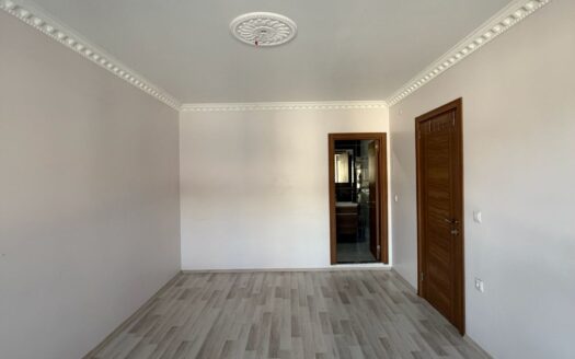 Sakarya / Serdivan Yazlık Mahallesinde Satılık Geniş 3+1 Daire