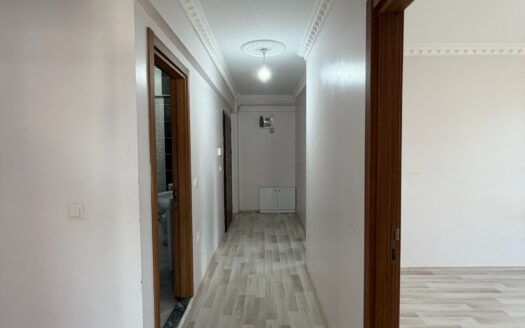Sakarya / Serdivan Yazlık Mahallesinde Satılık Geniş 3+1 Daire