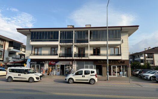 Sakarya / Serdivan Yazlık Mahallesinde Satılık Geniş 3+1 Daire